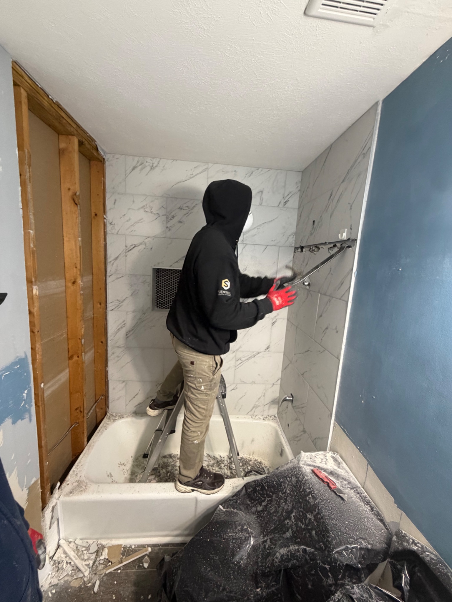 New shower or tub in Lithonia, Georgia: before (2)